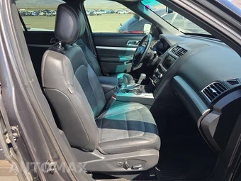 2016 Ford Explorer XLT – miniatura 8