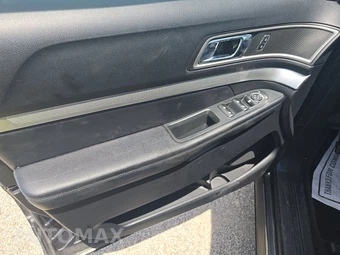 2016 Ford Explorer XLT – miniatura 9