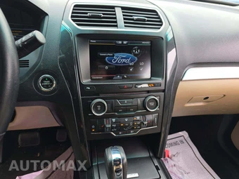 2016 Ford Explorer XLT - miniatura 10