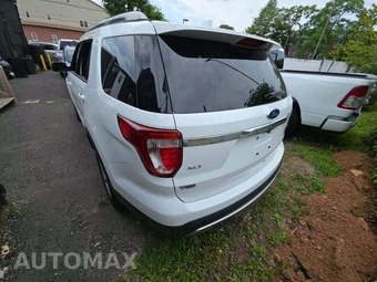 2016 Ford Explorer XLT - miniatura 2