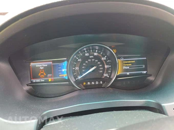 2016 Ford Explorer XLT - miniatura 9