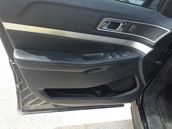 2016 Ford Explorer XLT – miniatura 9