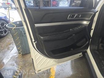 2016 Ford Explorer XLT – miniatura 9
