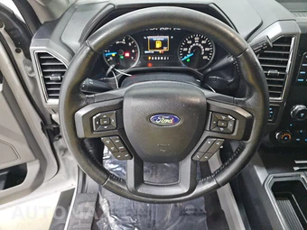 2016 Ford F-150 XLT Crew Cab Medium Bed - miniatura 10
