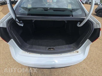2016 Ford Fiesta S Sedan - miniatura 11