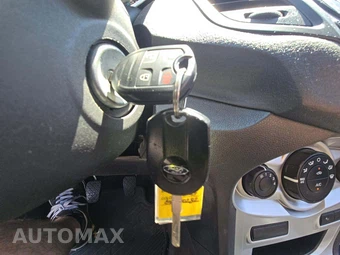 2016 Ford Fiesta SE Hatchback - miniatura 5