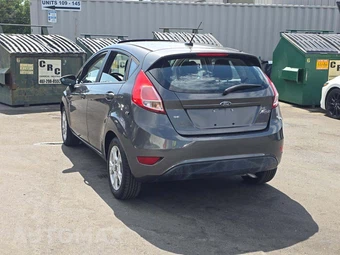 2016 Ford Fiesta SE Hatchback - miniatura 2