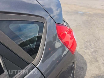 2016 Ford Fiesta SE Hatchback - miniatura 21