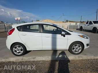 2016 Ford Fiesta SE Hatchback – miniatura 4