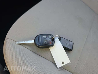 2016 Ford Fiesta SE Hatchback – miniatura 8