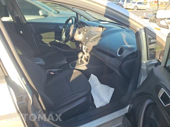 2016 Ford Fiesta SE Hatchback – miniatura 8
