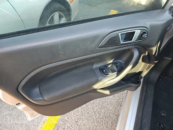 2016 Ford Fiesta SE Hatchback – miniatura 9