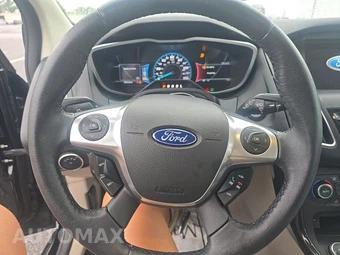 2016 Ford Focus Electric Hatchback – miniatura 16