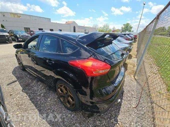 2016 Ford Focus RS Hatchback - miniatura 2