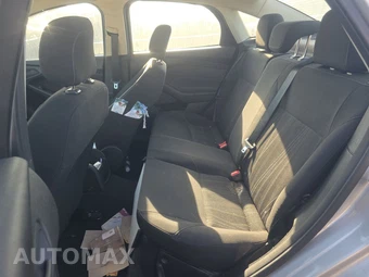 2016 Ford Focus S Sedan – miniatura 13