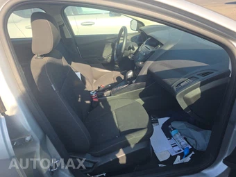 2016 Ford Focus S Sedan – miniatura 8