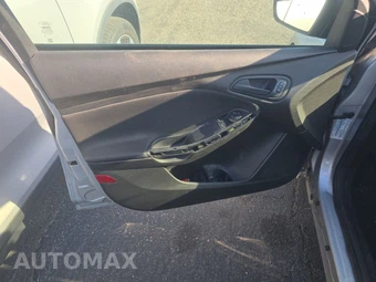 2016 Ford Focus S Sedan – miniatura 9
