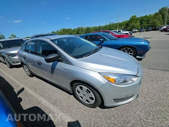 2016 Ford Focus S Sedan – miniatura 12