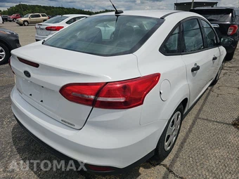 2016 Ford Focus S Sedan – miniatura 4