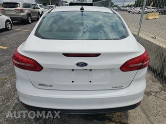 2016 Ford Focus S Sedan – miniatura 5