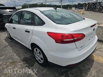 2016 Ford Focus S Sedan – miniatura 6