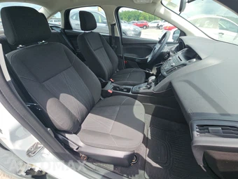 2016 Ford Focus S Sedan – miniatura 8