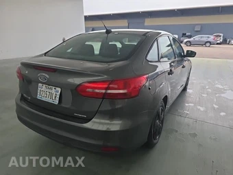 2016 Ford Focus S Sedan – miniatura 4