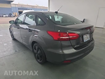 2016 Ford Focus S Sedan – miniatura 6