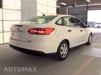 2016 Ford Focus S Sedan – miniatura 4