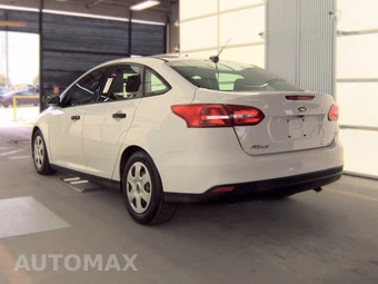 2016 Ford Focus S Sedan – miniatura 6