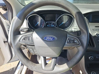 2016 Ford Focus SE – miniatura 10