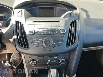 2016 Ford Focus SE – miniatura 11
