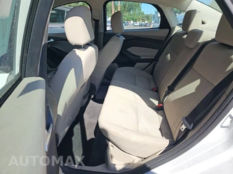2016 Ford Focus SE – miniatura 13