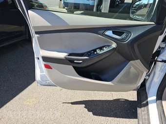 2016 Ford Focus SE – miniatura 9