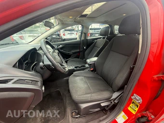 2016 Ford Focus SE Hatchback - miniatura 10