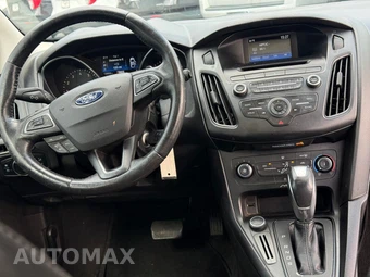 2016 Ford Focus SE Hatchback - miniatura 15