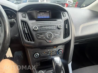 2016 Ford Focus SE Hatchback - miniatura 19