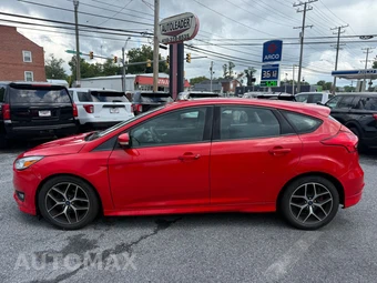 2016 Ford Focus SE Hatchback - miniatura 2