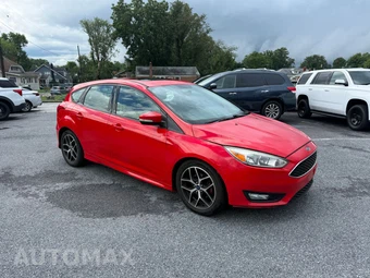 2016 Ford Focus SE Hatchback - miniatura 4