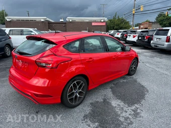 2016 Ford Focus SE Hatchback - miniatura 7