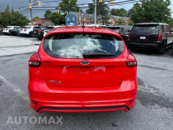 2016 Ford Focus SE Hatchback - miniatura 8