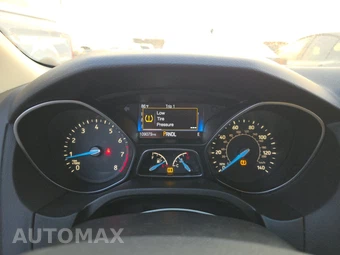 2016 Ford Focus SE Hatchback - miniatura 12
