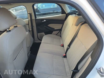 2016 Ford Focus SE Hatchback - miniatura 13