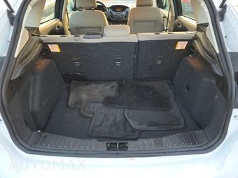 2016 Ford Focus SE Hatchback - miniatura 16
