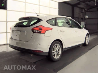 2016 Ford Focus SE Hatchback - miniatura 4