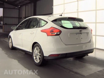 2016 Ford Focus SE Hatchback - miniatura 6