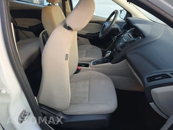2016 Ford Focus SE Hatchback - miniatura 8