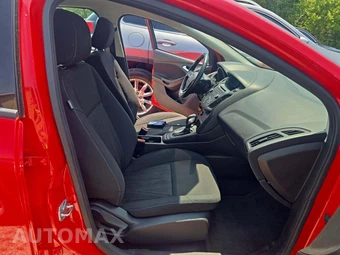 2016 Ford Focus SE Hatchback – miniatura 15