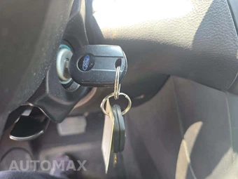 2016 Ford Focus SE Hatchback – miniatura 5