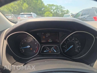 2016 Ford Focus SE Hatchback – miniatura 6